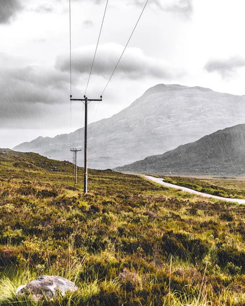 Camino Pintoresco Serpentea Través Las Tierras Altas Escocesas Flanqueadas Por — Foto de Stock