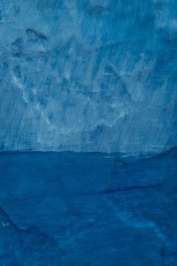 Canlı mavi duvar dokusu: Çarpıcı mavi renkte büyüleyici bir yüzey, herhangi bir ayara derinlik ve karakter ekler.