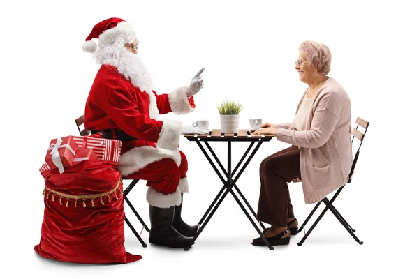 Père Noël Parler Une Femme Âgée Assis Une Table Café — Photo