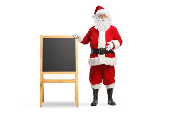 Santa Claus Con Una Pizarra Escolar Aislada Sobre Fondo Blanco —  Fotos de Stock