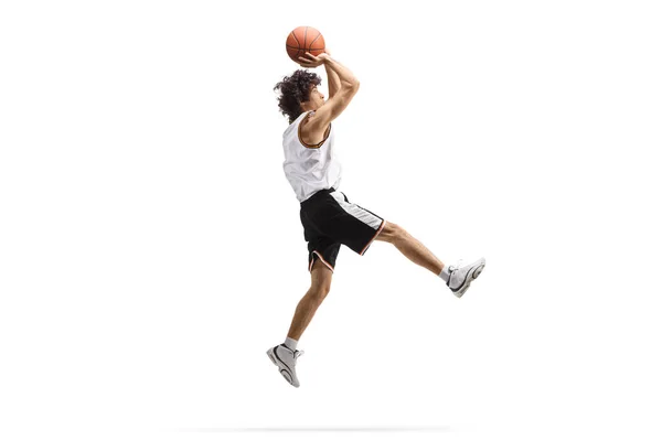 Atleta Saltando Disparando Una Pelota Baloncesto Aislado Sobre Fondo Blanco — Foto de Stock