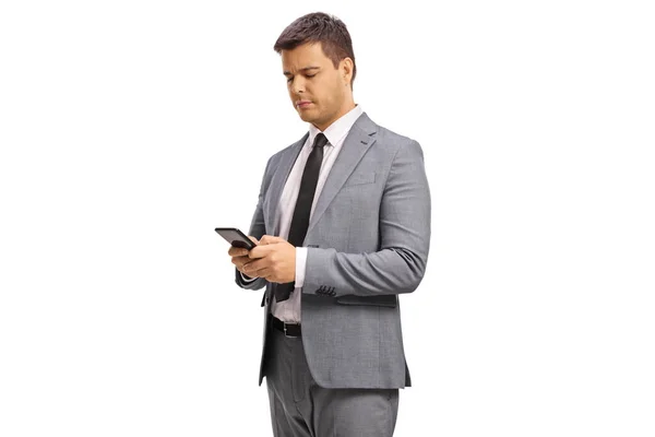 Homem Profissional Sério Terno Cinza Usando Smartphone Isolado Fundo Branco — Fotografia de Stock