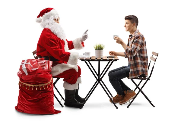 Санта Клаус Разговаривает Парнем Пьющим Кофе Кафе Изолированном Белом Фоне — стоковое фото