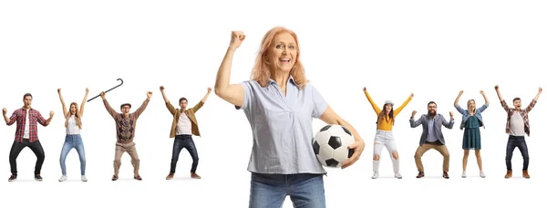 Vrouw Met Een Voetbal Een Groep Mensen Juichen Rug Geïsoleerd — Stockfoto