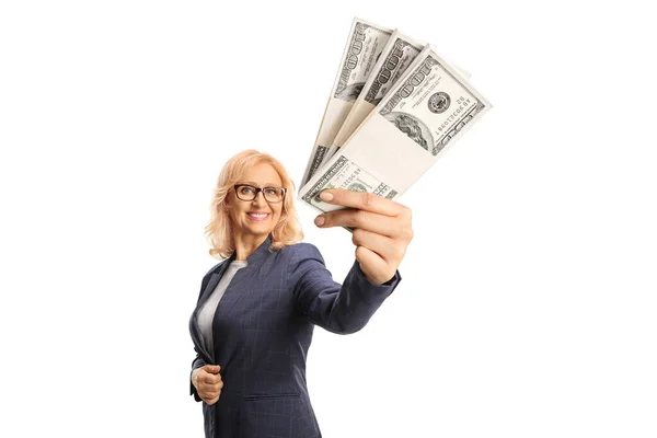 Volwassen Vrouw Houden Stapels Geld Glimlachen Geïsoleerd Witte Achtergrond — Stockfoto