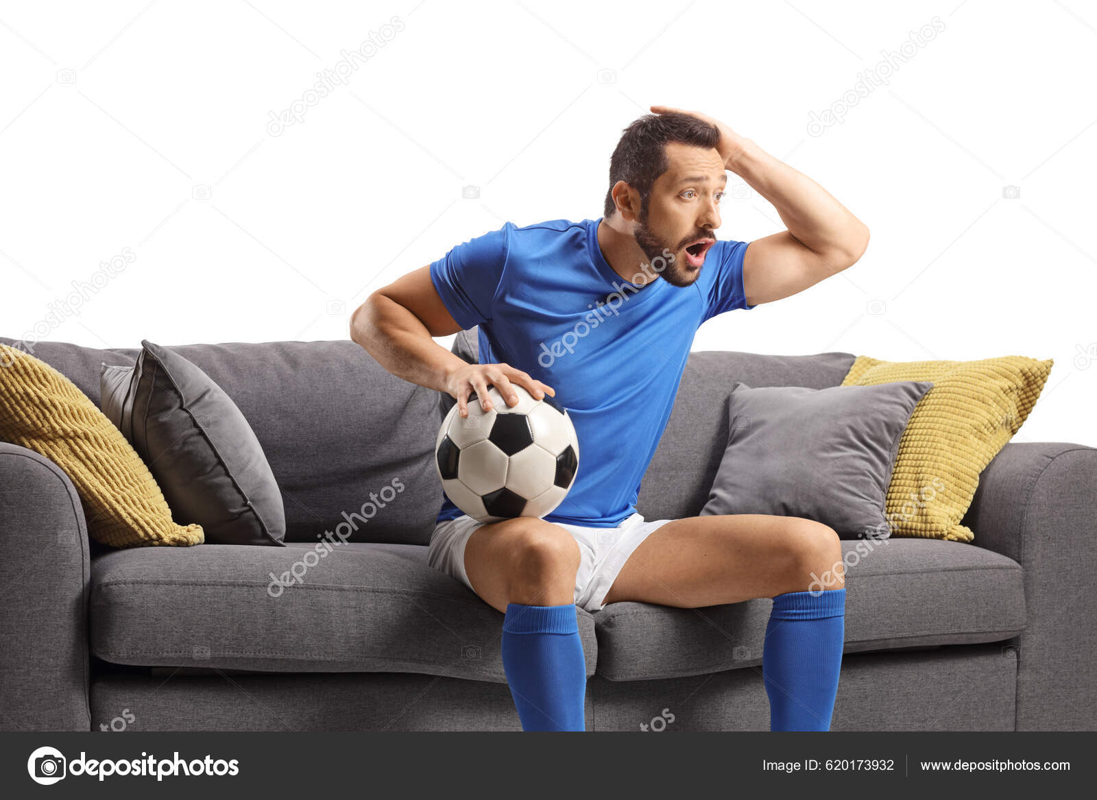Overrasket Mandlig Atlet Sidder Sofa Holder Fodbold Holder Hovedet Isoleret  — Stock-foto © ljsphotography #620173932