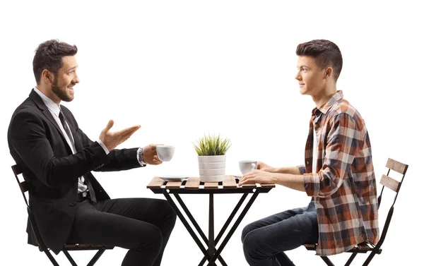 Affärsman Sitter Ett Café Och Pratar Med Ung Manlig Student — Stockfoto
