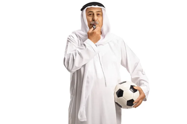 Homem Árabe Roupas Étnicas Segurando Uma Bola Futebol Soprando Assobio — Fotografia de Stock
