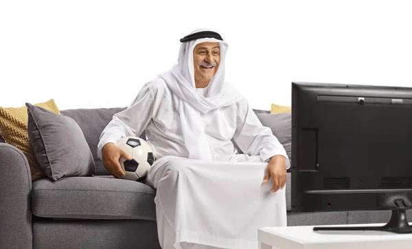 Homem Árabe Manto Segurando Uma Bola Assistindo Futebol Isolado Fundo — Fotografia de Stock