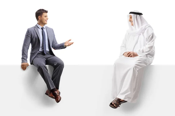 Arab Man Ethnic Robe Sitting Blank Panel Listening Businessman Talking — Stock Photo, Image