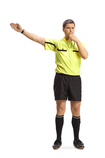 Sędzia Piłki Nożnej Dmucha Gwizdek Wskazuje Ręką Odizolowany Białym Tle — Zdjęcie stockowe
