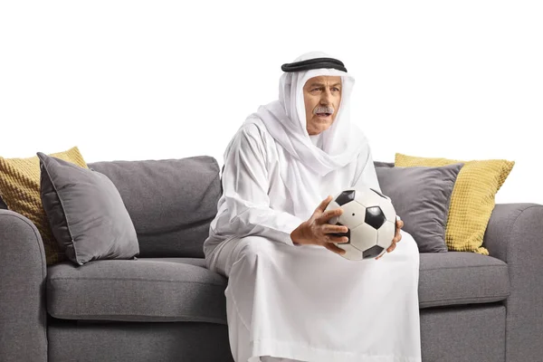 Boze Arabier Man Een Badjas Met Een Voetbal Zitten Een — Stockfoto