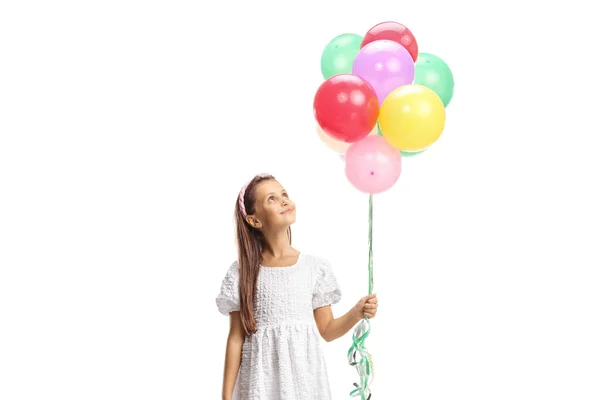 Menina Bonito Vestido Branco Segurando Monte Balões Olhando Para Cima — Fotografia de Stock