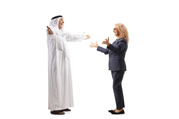 Профільний Знімок Зрілого Арабського Чоловіка Зустрічі Халаті Вітання Бізнес Леді — стокове фото