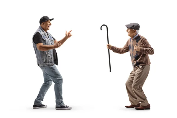 Beyaz Arka Planda Izole Edilmiş Yaşlı Bir Adamla Dans Eden — Stok fotoğraf
