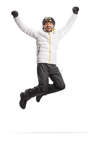 코트를 헬멧을 배경에 고립된 행복의 몸짓으로 점프하는 젊은이 — 스톡 사진