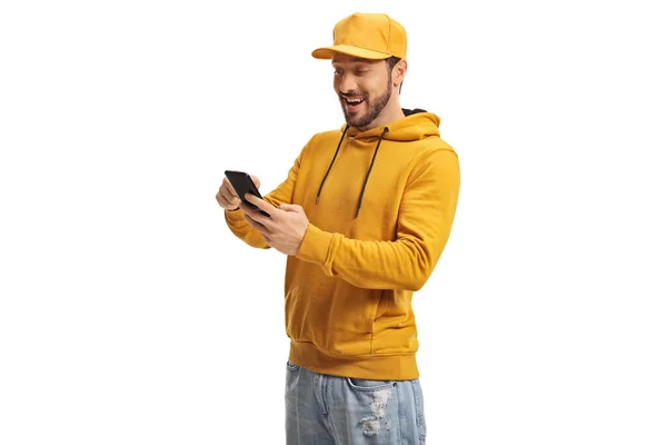 Chlap Žlutým Uzávěrem Pomocí Chytrého Telefonu Izolované Bílém Pozadí — Stock fotografie