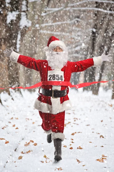 Mutlu Noel Baba Karda Yarışı Bitiriyor — Stok fotoğraf