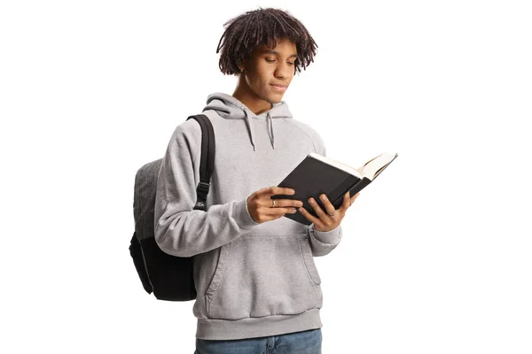 Мужчина Африканского Студент Рюкзаком Стоял Читал Книгу Изолированы Белом Фоне — стоковое фото