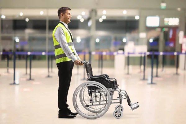 Male Assitance Worker Airport Standing Wheelchair — Stock fotografie