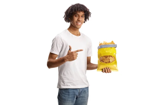 Young African American Man Pointing Pack Tortilla Crisps Smiling Isolated — Stock Photo, Image