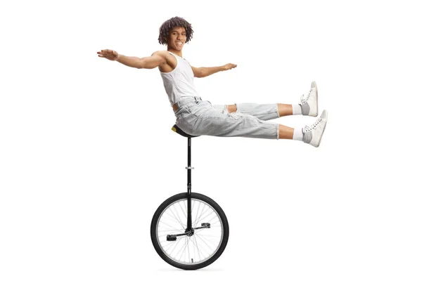 Afrikanischer Akrobat Sitzt Auf Einem Einrad Isoliert Auf Weißem Hintergrund — Stockfoto
