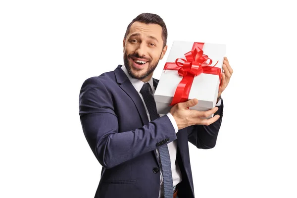 Aufgeregt Hält Ein Junger Geschäftsmann Eine Geschenkbox Auf Weißem Hintergrund — Stockfoto