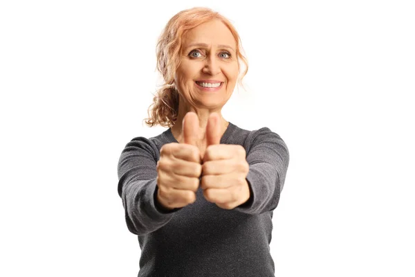 Szczęśliwy Dojrzałe Kobieta Pokazując Oba Kciuki Górę Odizolowany Biały Tło — Zdjęcie stockowe