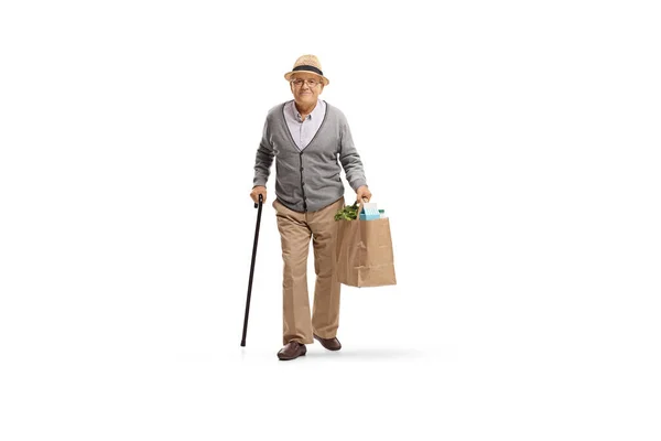 Портрет Пожилого Человека Тростью Идущего Бумажной Сумкой Белом Фоне — стоковое фото