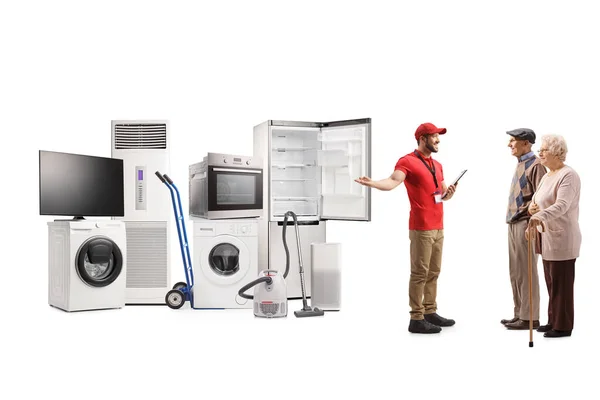 Verkäuferin Für Haushaltsgeräte Präsentiert Älteren Kunden Elektrogeräte Isoliert Auf Weißem — Stockfoto