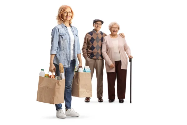Žena Pomáhá Starší Muž Žena Držení Sáčky Potravinami Izolované Bílém — Stock fotografie