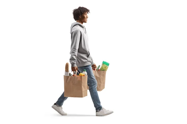 Plná Délka Záběr Mladého Afrického Američana Nesoucího Tašky Potravinami Kráčející — Stock fotografie