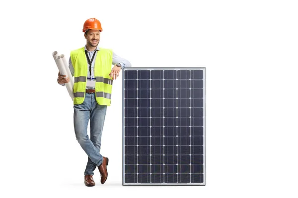 Inženýr Plány Opírající Solární Panel Izolované Bílém Pozadí — Stock fotografie