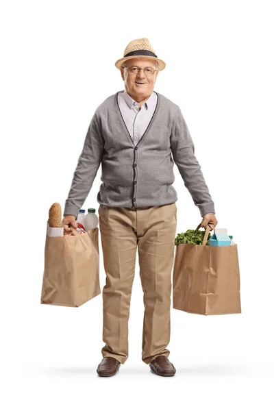白い背景に隔離された食料品袋を持つ高齢者の男性の完全な長さの肖像画 — ストック写真