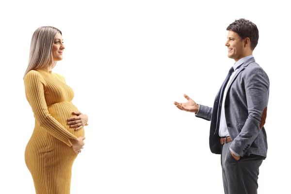 Hombre Hablando Con Una Mujer Embarazada Aislada Sobre Fondo Blanco — Foto de Stock
