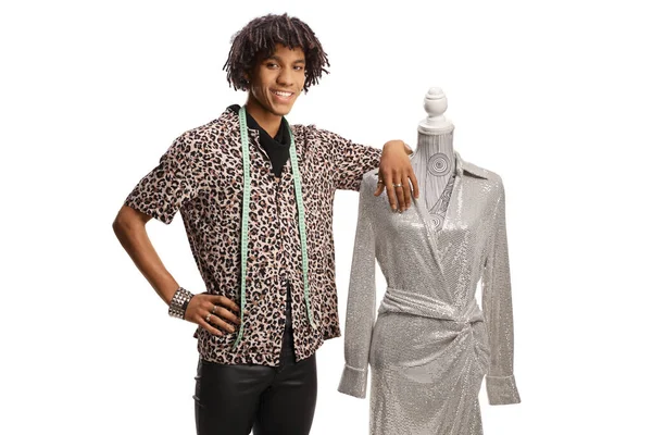 Ung Afrikansk Amerikansk Manlig Modedesigner Med Ett Måttband Lutande Docka — Stockfoto