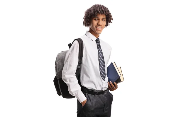 穿着衬衫 打着领带 拿着白色背景书籍的非裔美国男生 — 图库照片