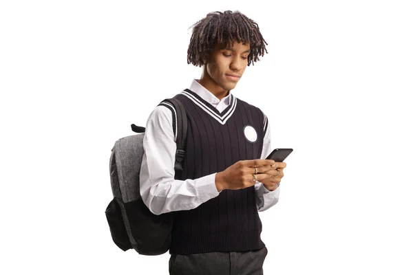 Studente Afroamericano Maschio Uniforme Utilizzando Uno Smartphone Isolato Sfondo Bianco — Foto Stock