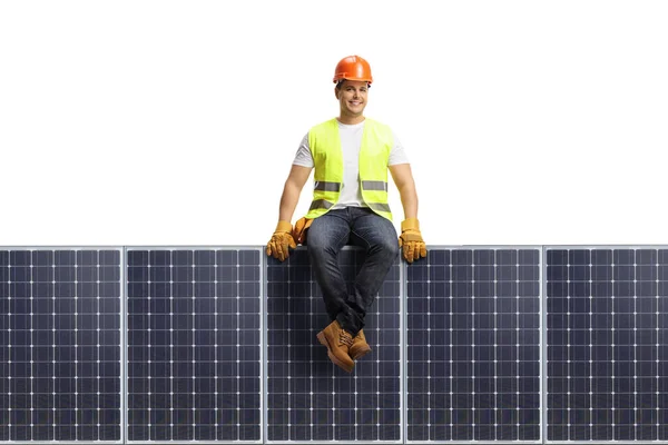 Trabajador Construcción Con Casco Sentado Panel Solar Aislado Sobre Fondo — Foto de Stock