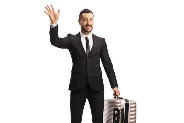 白い背景に隔離されたカメラで手を振るスーツケースを持つ男性の乗客 — ストック写真