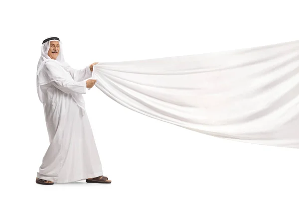 Homem Árabe Roupas Tradicionais Puxando Pedaço Pano Branco Isolado Fundo — Fotografia de Stock