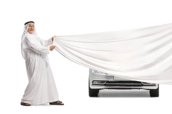 Арабський Чоловік Традиційній Дидаші Тримає Білий Шматок Тканини Перед Машиною — стокове фото