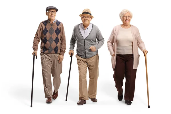 Grupo Pensionistas Caminando Hacia Cámara Aislada Sobre Fondo Blanco —  Fotos de Stock