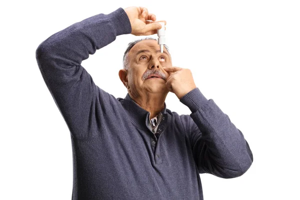 Uomo Maturo Utilizzando Collirio Isolato Sfondo Bianco — Foto Stock