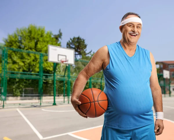 Mature Man Blue Jersey Holding Basketball Outdoor Court — Stock Photo, Image