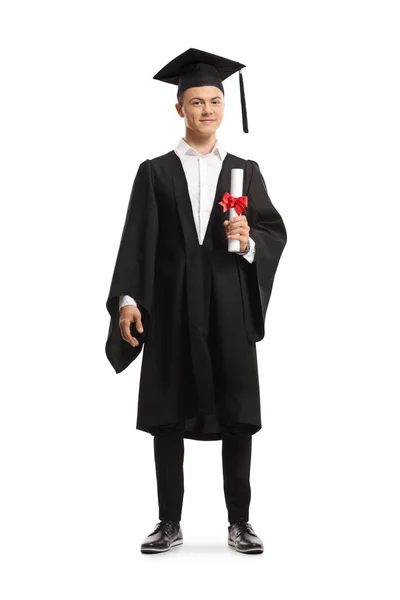 Plný Portrét Usměvavého Studenta Maturitním Rouchu Držícího Diplom Izolovaný Bílém — Stock fotografie