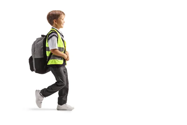 Pełna Długość Zdjęcia Ucznia Noszącego Żółtą Kamizelkę Bezpieczeństwa Chodzącego Odizolowanego — Zdjęcie stockowe