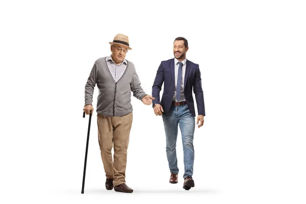 Uomo Anziano Che Cammina Parla Con Uomo Più Giovane Isolato — Foto Stock