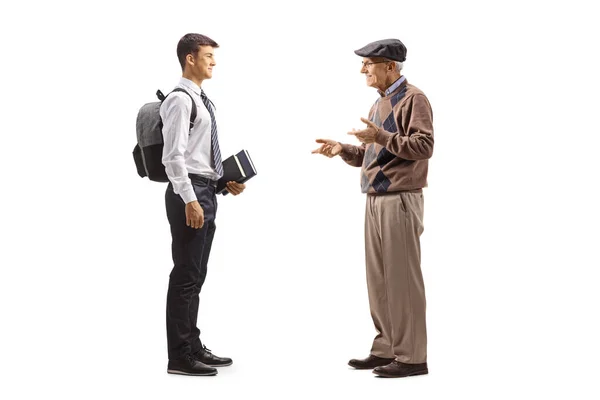 Foto Perfil Completo Anciano Hablando Con Estudiante Adolescente Masculino Uniforme — Foto de Stock