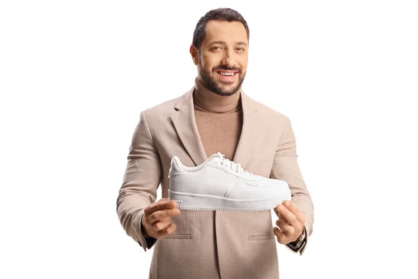 Jonge Professionele Man Glimlachen Het Houden Van Een Witte Sneaker — Stockfoto